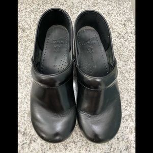 Dansko Clogs Size 40 Wide